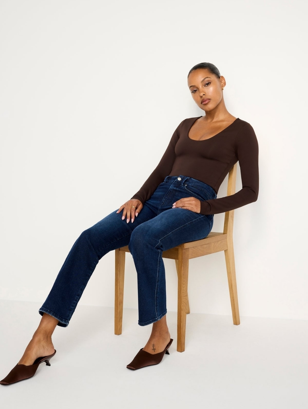 Good American High-Rise Straight Leg Jeans in Dark Indigo - Picture 7 of 15